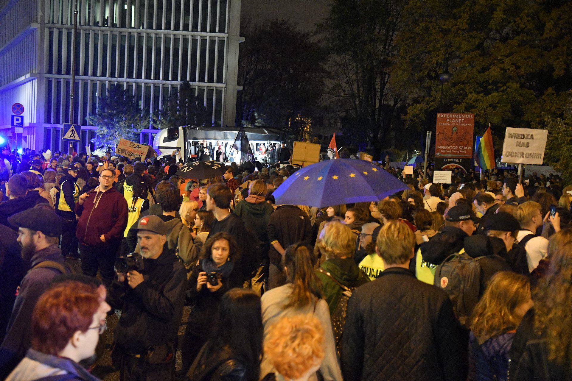 Protest Przed Sejmem Posz O O Edukacj Seksualn Super Express