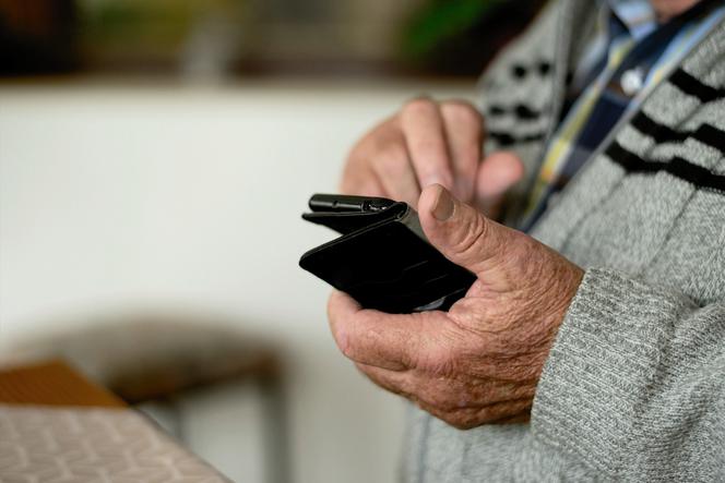 Fałszywy policjant wyłudził od 83-letniej starachowiczanki 24 tys. złotych