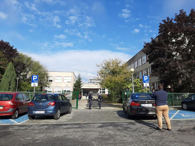 Zielona Góra. Atak nożowniczki w szkole