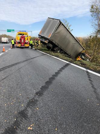 Wypadek w Mysłowicach. Tir RUNĄŁ ze skarpy! Potężne utrudnienia