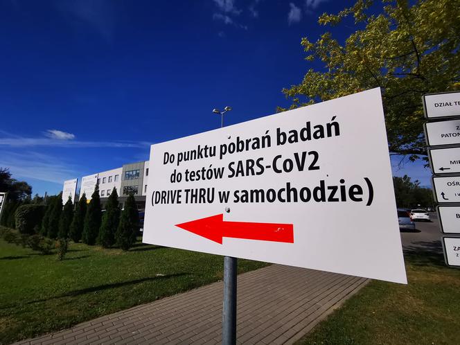 Mobilny punkt pobierania wymazów uruchomiono przy szpitalu Św. Łukasza w Tarnowie