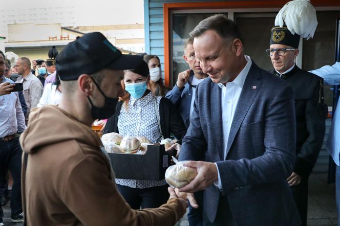 Andrzej Duda z górnikami w Zofiówce