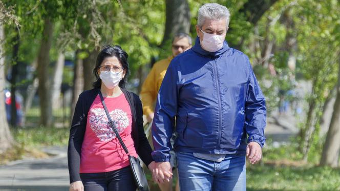 Polacy o koronawirusie: PRZESADNE reakcje na EPIDEMIĘ? Tak oceniamy KRYZYS