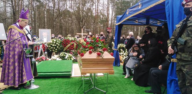 Pogrzeb Krzysztofa Krawczyka. Cmentarz w Grotnikach.
