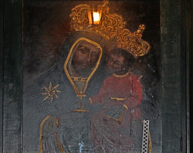 Kraków. Rzucił kamieniem w obraz Matki Boskiej w Bramie Floriańskiej. Grozi mu więzienie
