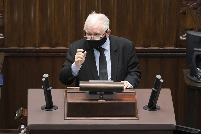 Jarosław Kaczyński zaszczepił się i postraszył buntowników