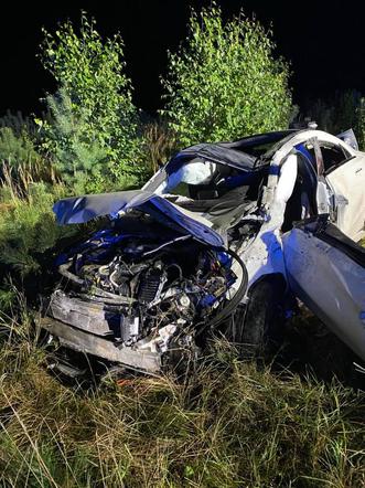 ROZTRZASKANY mercedes pod Poznaniem. Cztery osoby zostały RANNE