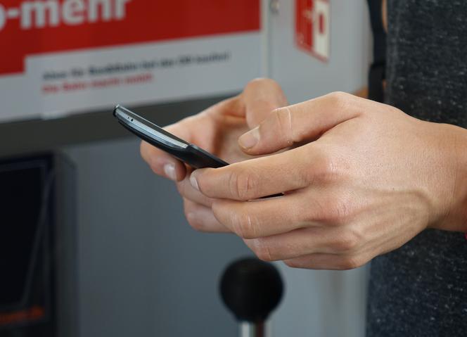 Ponad 1100 razy dzwonił na numer alarmowy. Teraz odpowie przed sądem