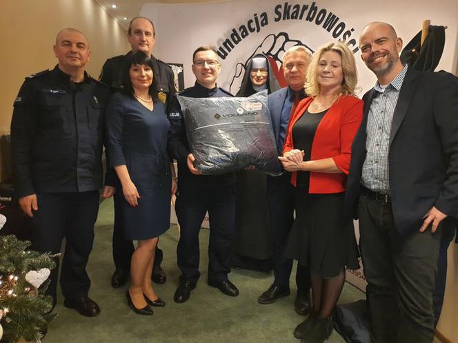 Dzielimy się ciepłem – druga odsłona akcji pomocy dla potrzebujących