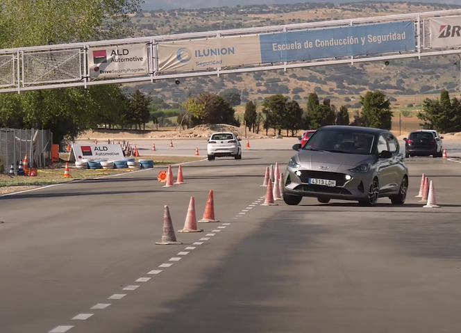 Hyundai i10 w teście łosia