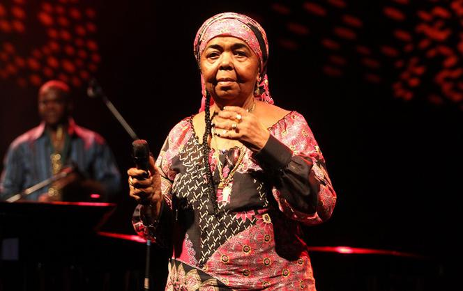 Cesária Evora - kim jest? 5 rzeczy, które trzeba o niej wiedzieć!