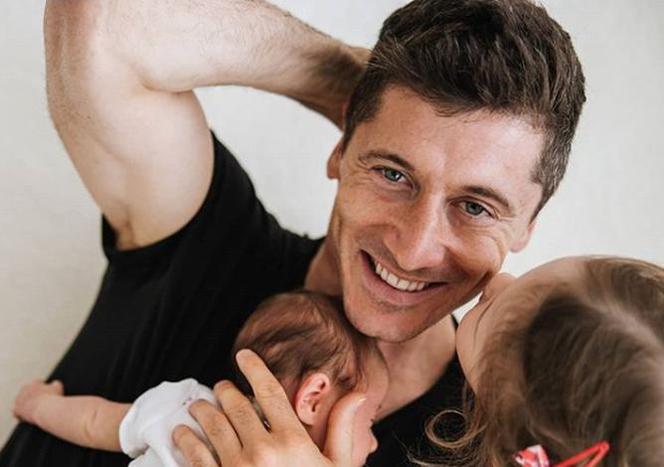 Robert Lewandowski z córkami