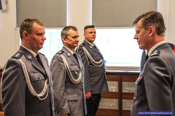 Koronawirus we Wrocławiu. Impreza na ok. 100 osób w komendzie policji! Czy będą kary?