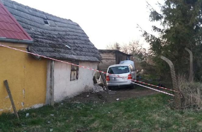 Wypadł z jezdni i rozbił się o budynek gospodarczy. Kierowca Volkswagena prowadził pod wpływem