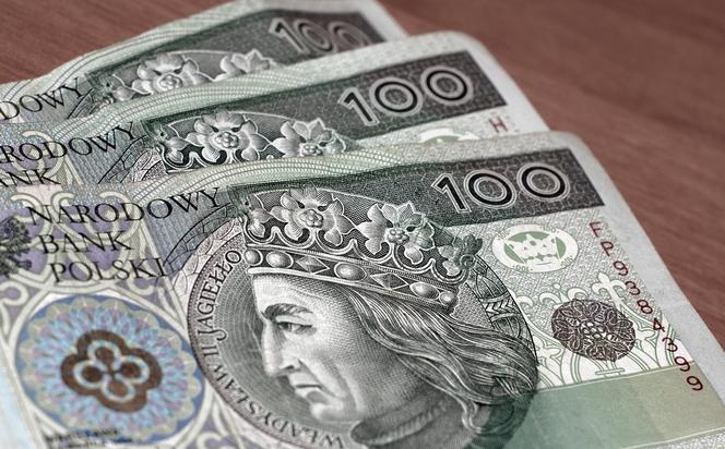 Rozpętał awanturę w sklepie, a potem chciał dogadać się z policjantami. Chciał kupić sobie wolność za 300 zł