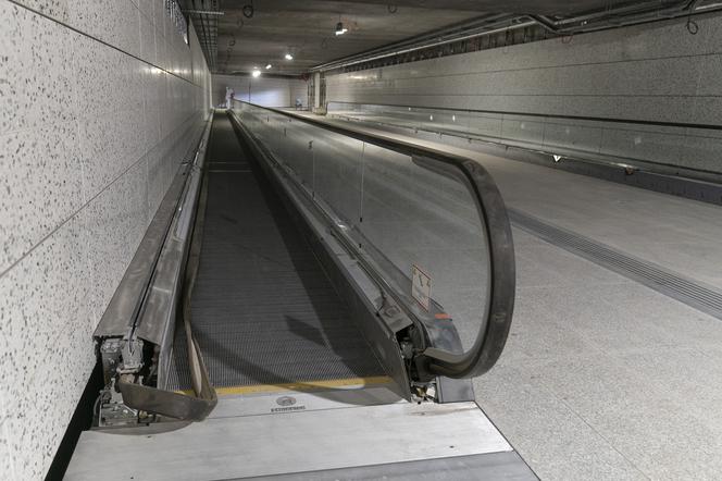 Ruchomy chodnik w metrze