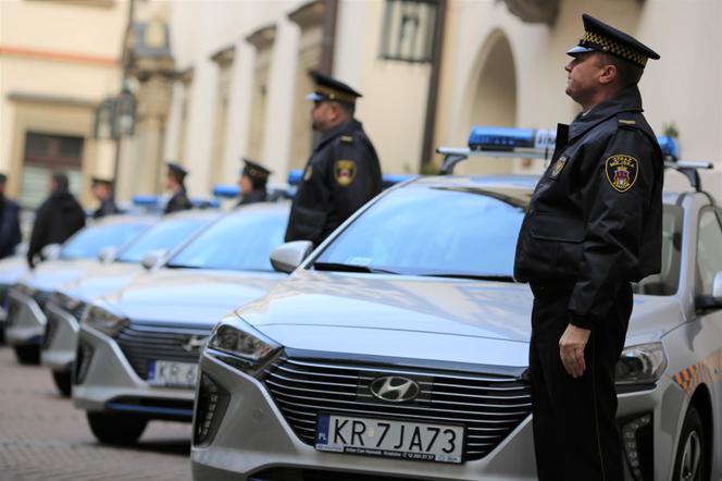 Zostań strażnikiem miejskim w Krakowie. Można zarobić 3 tysiące złotych brutto