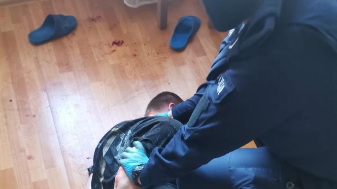 KRWAWA jatka w Katowicach. Dźgał się nożem w szyję na oczach kolegi, który nie zapłacił grzywny!