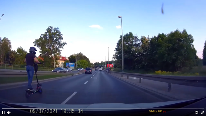 „Szalony hulajnogista” pędził po Krakowie! Jechałem z dozwolną prędkością, gdy nagle...