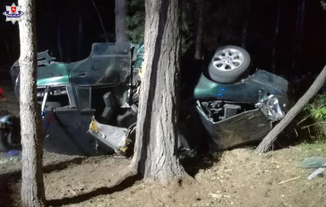 Skoda Oktavia udrzyła w drzewo. Nie żyje 45-latek