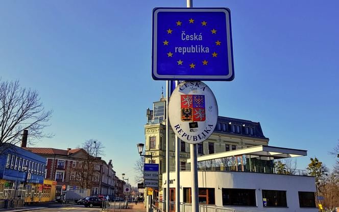 Granica z Czechami na Śląsku otwarta, ale pracownicy transgraniczni muszą przedstawić negatywny wynik testu na koronawirusa
