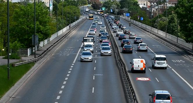 Przez fatalny stan wiaduktów, kierowcy muszą zwolnić do 40 km/h