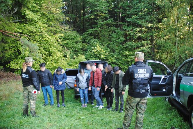 Pościg za mercedesem. W środku było OSIEM osób. Dwie w bagażniku