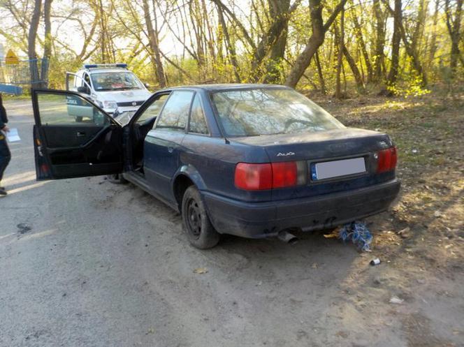 Wraki samochodów zalewają Warszawę