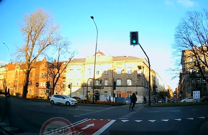 Samochód prawie rozjechał rowerzystę