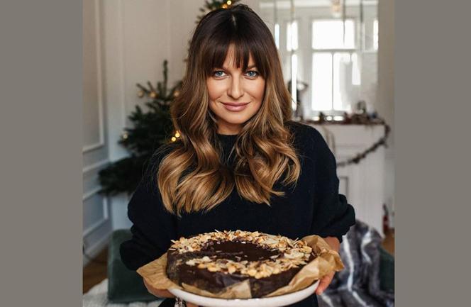 Anna Lewandowska z ciastem