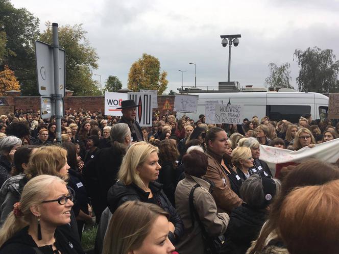 Czarny protest, czarny poniedziałek, strajk kobiet 3.10