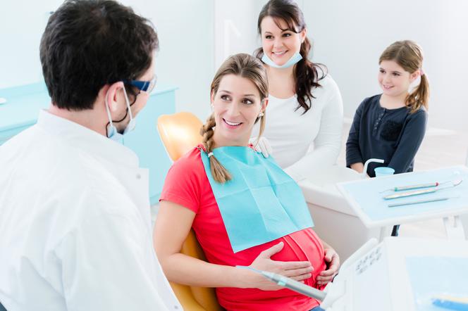 Leczenie zębów w ciąży: które zabiegi u dentysty są bezpieczne w ciąży?