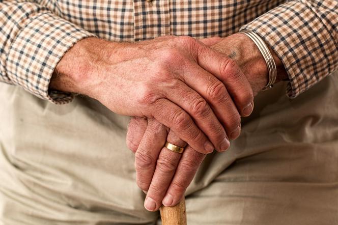 Krakowscy seniorzy w czasie pandemii zachowują się, jakby pandemii nie było