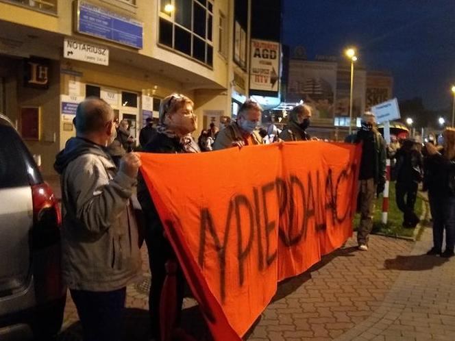 J***ć PiS. Protest kobiet w Kielcach! Nie godzimy się na PIEKŁO kobiet