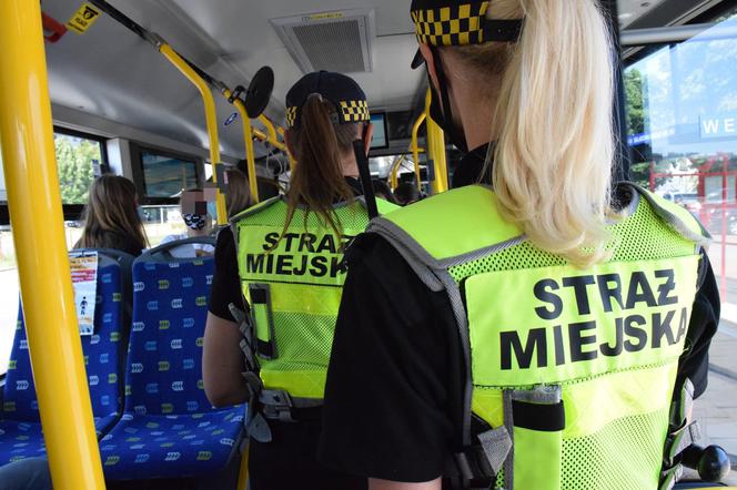 Kontrole w autobusach komunikacji miejskiej. Nie masz maseczki? Możesz dostać mandat