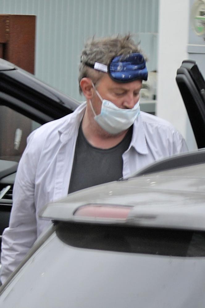 Matthew Perry w maseczce
