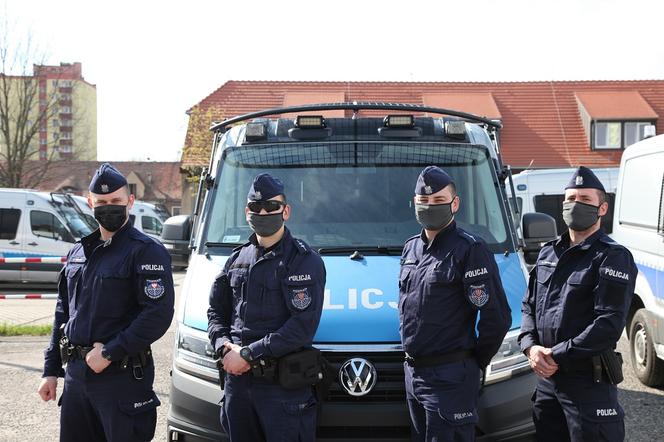 Poznań. 16-miesięczna dziewczynka bliska śmierci przez uduszenie. Uratowali ją policjanci i żołnierz