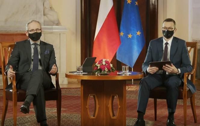 Czat z Morawieckim i Niedzielskim