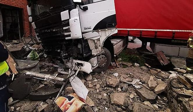 TIR STARANOWAŁ RESTAURACJĘ! Sceny grozy na Lubelszczyźnie