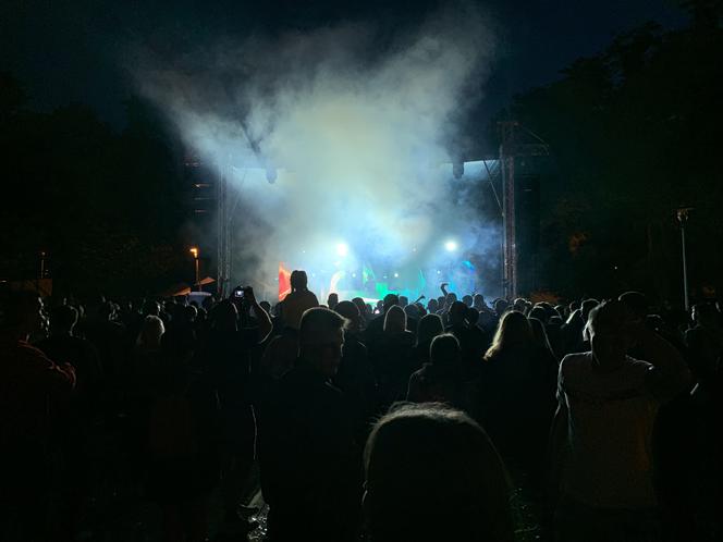 Ekipa Eska Summer City na koncercie Happysad