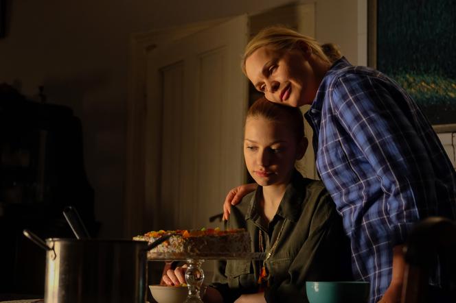 Przyjaciółki 14 sezon odc. 163: Julka (Nicole Bogdanowicz), Anka (Magdalena Stużyńska)