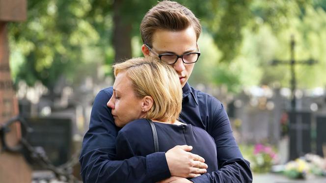 Barwy szczęścia, odcinek 2163: Kajtek doprowadzi babcię do wylewu! Śmierć w rodzinie Cieślaków?