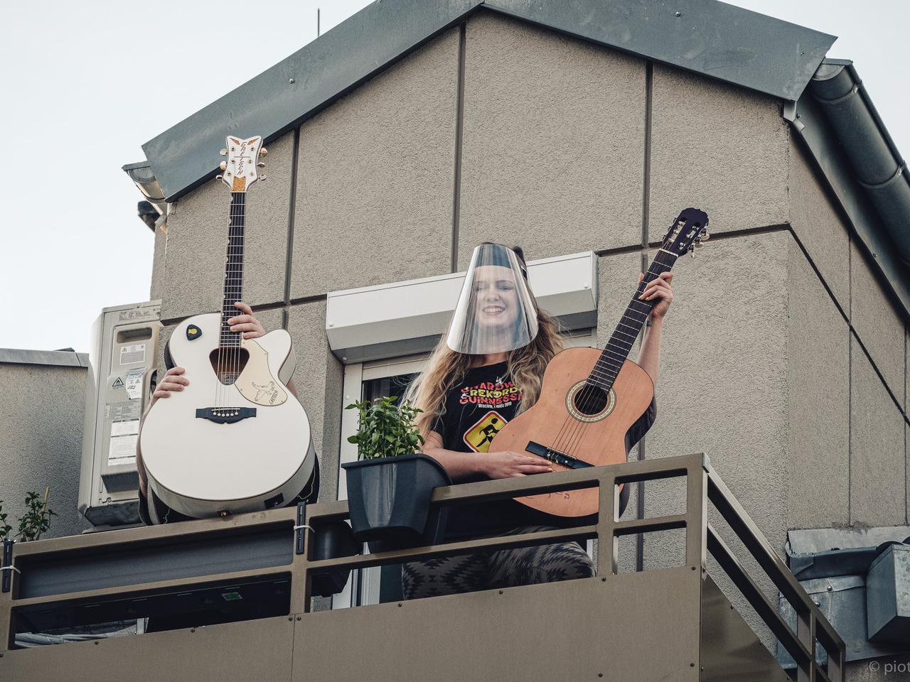 Gitarzy Ci Na Balkonach W Polsce Jak We W Oszech Zobaczcie Zdj Cia Z