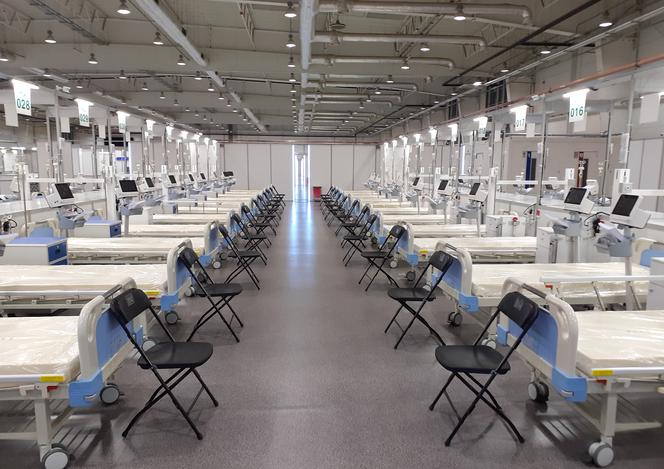 Lubelskie: Szpital tymczasowy się odmraża. Kilkadziesiąt wolnych miejsc. Likwidacja do wakacji?