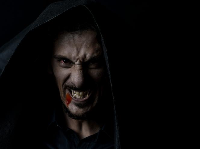 Przerażające! Słynny gwiazdor jest kanibalem? Ujawniono szokujące wiadomości. Chciał pić krew i odcinać palce ofiar
