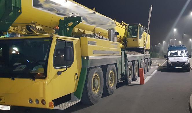 Transport żurawia za ciężki o 47 ton