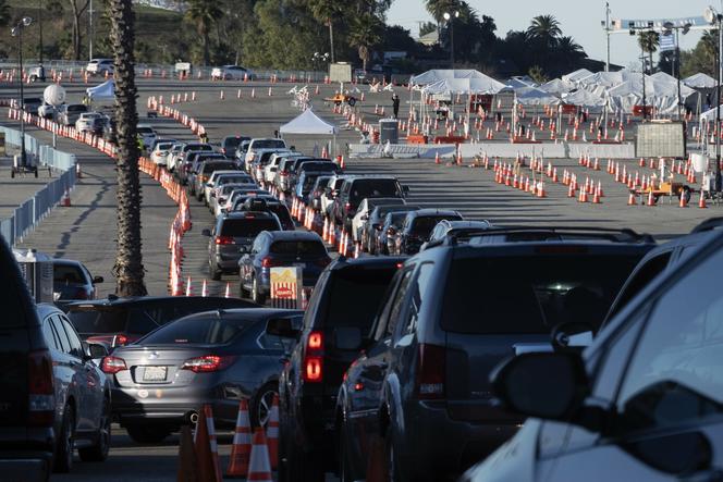 Kolejka po szczepionkę w Los Angeles