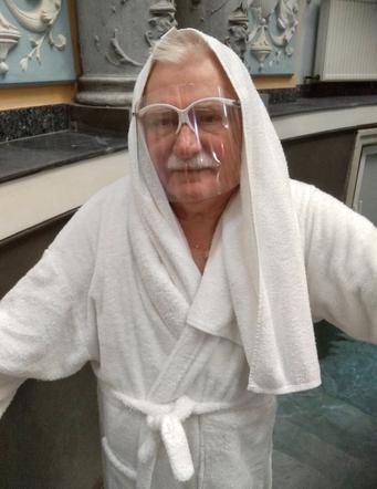 Wałęsa niknie w oczach