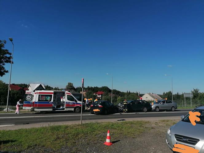 Sieniczno. Wypadek na drodze krajowej nr 94! Zderzenie pięciu osobówek, droga zablokowana