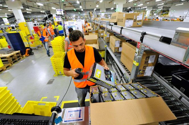 Amazon da podwyżki dla pracowników. Szokująca kwota zawróci im w głowach! Złotówka